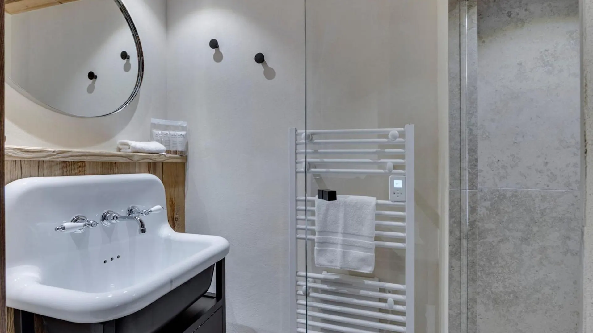 Appartement Neuf Avec Jacuzzi, Proche Pistes, Parking Et Wifi - Fr-1-690-13 ラ・ロジエール 0*,  フランス